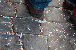 Confettis au Carnaval de Tournai